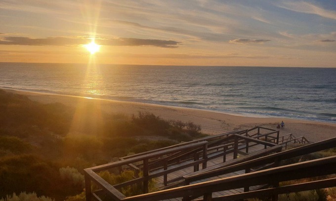 Dalyellup Apartment | Telperio-4 people max.Pet-friendly and non-smoking.Near beach, lakes & playpark.