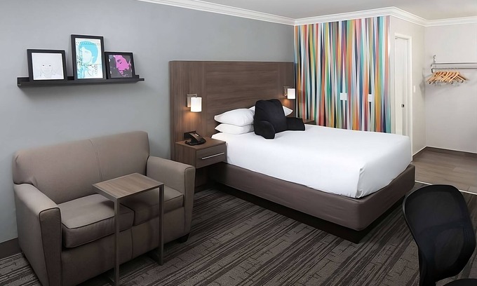 Temecula Hotel | Temecula Valley Wine Country Tour! Pool & Hot Tub!