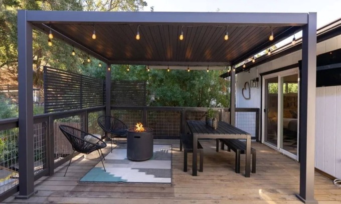 Templeton House | Templeton Creekside Cottage-Two en suites, wine fridge, pets ok!