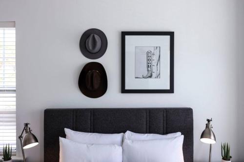 Charlotte Park House | Ten Minutes to Broadway Stunning Townhome