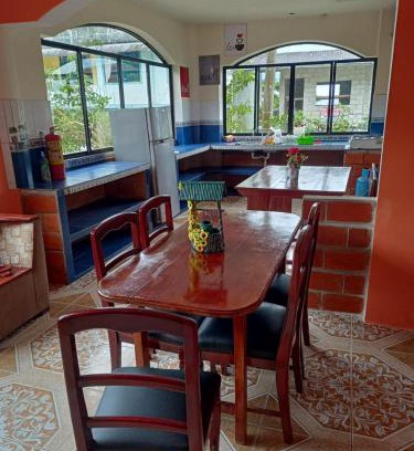 Tena House | Tena - 4 Beds - Sleeps 12 - Pet Friendly - Hot Tub