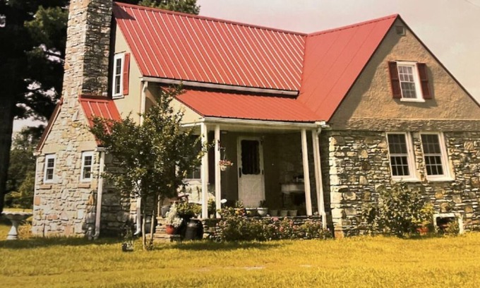 Crossville House | Tennessee Historical home with modern amenities on the Cumberland Plateau.