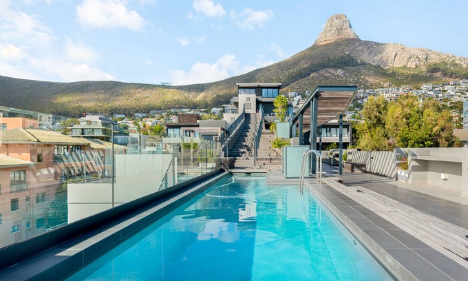 Sea Point Apartment | TenOnQ B6