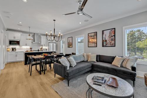 Berry Hill House | Tenor - Private Rooftop - 8 mins to Broadway