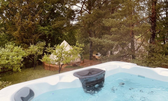 Mariefred Cabin | Tent Delhi, a b&b in a Luxury Glamping Style
