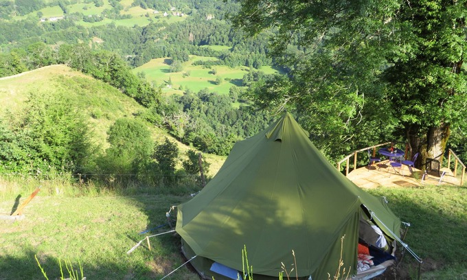 Thiezac RV Rental | Tente en Site Isolé et Naturel à 1000 Mètre D'altitude