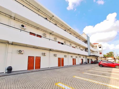 Depok Hotel | Tentram Guesthouse near Amikom Mitra RedDoorz
