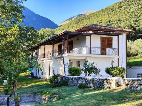 San Donato Val Di Comino Bed & Breakfast | Tenuta Le Pietre Bed & Breakfast