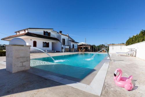San Cassiano Villa | Tenuta San Cassiano With Garden And Pool - Happy Rentals