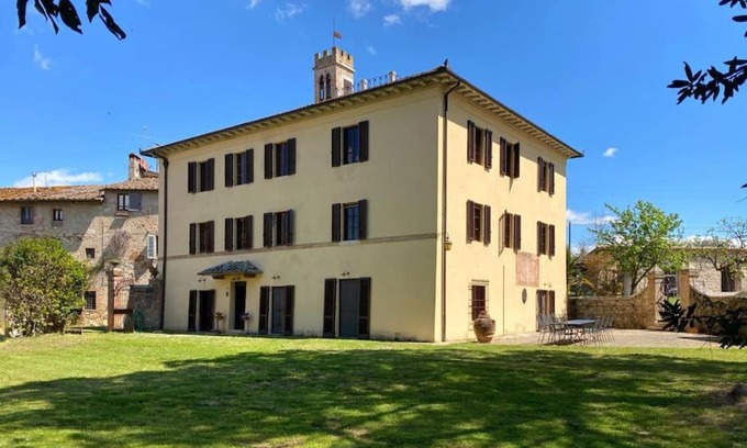 Sensano Villa | Tenuta Uzielli an elegant countryside villa