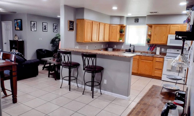 Maryvale House | TERRA NOVA Spacious 4-bedroom house in Phoenix AZ, 7 minutes from Downtown.