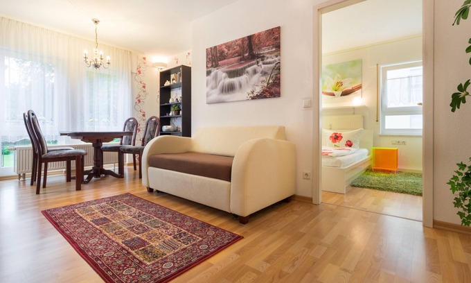 Sudvorstadt-Ost Apartment | Terrace apartment on the Great Garden. Dresden old town.
