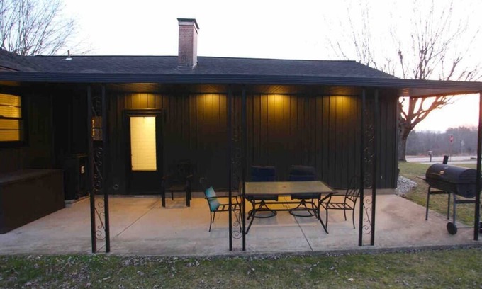 Chillicothe House | Terrace Farmhouse - Chillicothe, OH