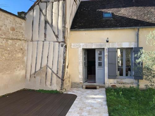 Auxerre House | Terracotta - Séjour à Auxerre