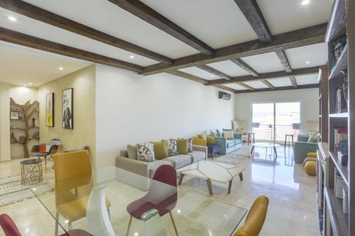 Bouskoura Apartment | Terrasse au Soleil, Confort