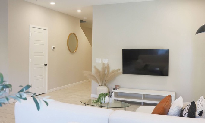 North Mountain House | Terrific 3-bedroom townhome with AC in sunny Phoenix