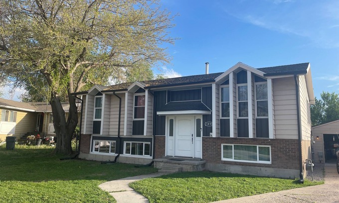 Fairpark House | Terrific 5-bedroom bunk house with Jordan River Trail access near downtown SLC