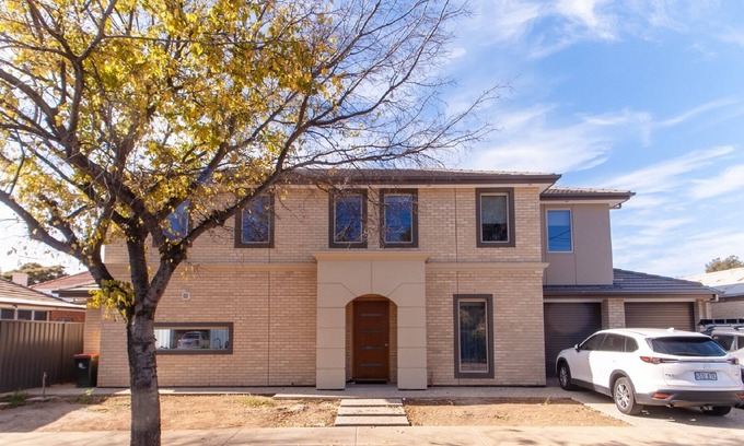 Prospect House | Terrific Prospect 'Beau Of The City' : CBD Proximity for a Perfect Stay