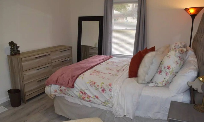 Lilburn House | Terry by the Trail Bungalow- 30 + Day rental with utilities and internet