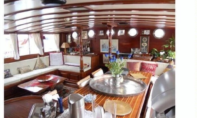 Castellammare Vucciria Boat Rental | Tersane IV
