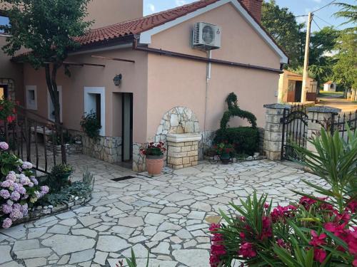 Salambati Apartment | Teta Jana