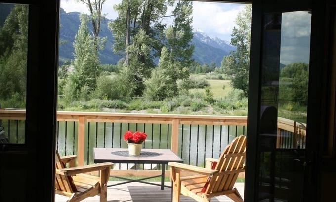 Wilson Cabin | Teton & Pond Views, Horses, Goats, Wildlife; October-November available!
