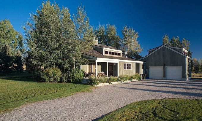 Hastings Farm House | Teton View Lodge- Spacious, Peaceful, Stunning View. Hot Tub/Sauna/Steam Shower