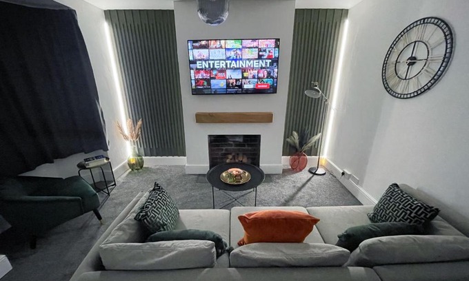 Tettenhall House | Tettenhall Village Townhouse
