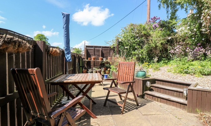 Jedburgh Cottage | TEVIOT VIEW COTTAGE, pet friendly, with a garden in Ancrum