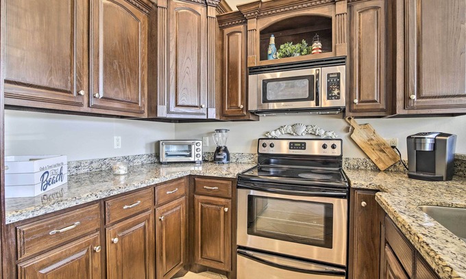 South Padre Island Apartment | Texas Condo w/Outdoor Pools - Walk to Beach!