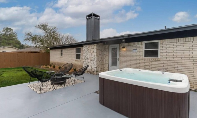North Richland Hills House | Texas Designer Home with Private Hot Tub and Pool!