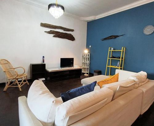 Tanjung Bungah Apartment | TG103a Pet Friendly 15pax, near beach side
