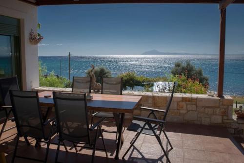 Pangaio House | Thalassa Beach front villa - infinite sea view