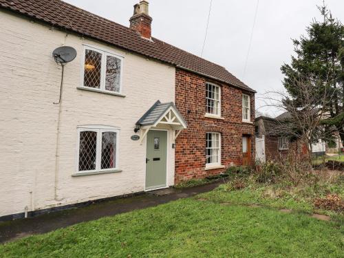 Roos House | Thames Cottage