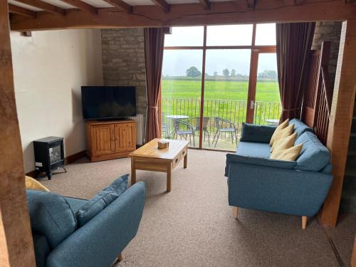 Cirencester House | Thames Cottage, Old Mill Farm, Cotswold Water Park