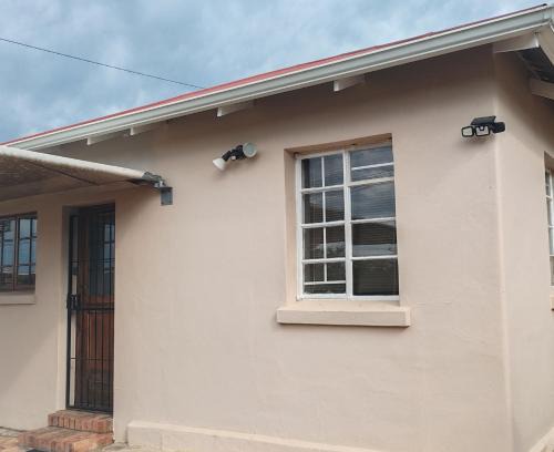 Grahamstown House | Thami residence - Self catering