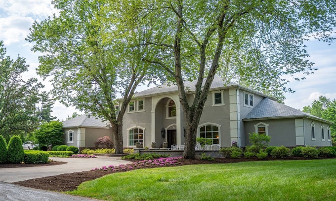 Carbondale House | Thanksgiving Dates Open for the First Time in Years!