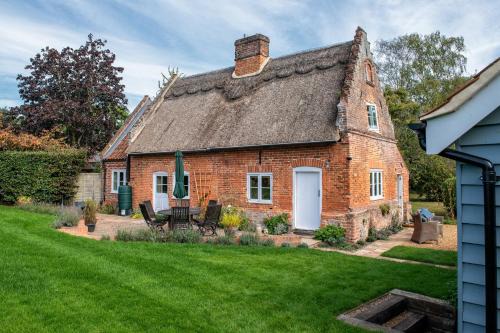 Irstead House | Thatch Cottage - luxury Norfolk Hideaway