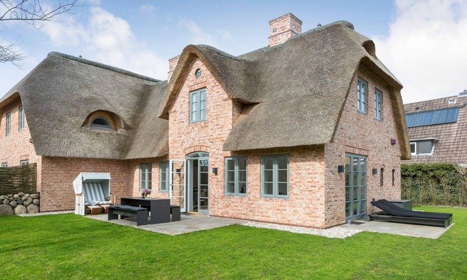 List House | Thatch. Stylish. Nordic.