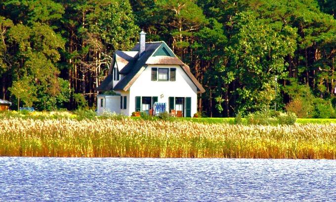 Juliusruh House | Thatched cottage, Ruegen, 5 stars, fireplace, view over the water, 3 bedrooms