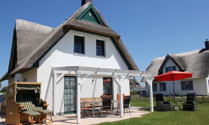 Zierow House | Thatched-roof house Margarita (3 bedrooms; 2 bathrooms) in Zierow near Wismar