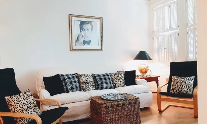 Morganton Condo | The 007 Flat - Posh Downtown Condo in Bloody Brilliant Location