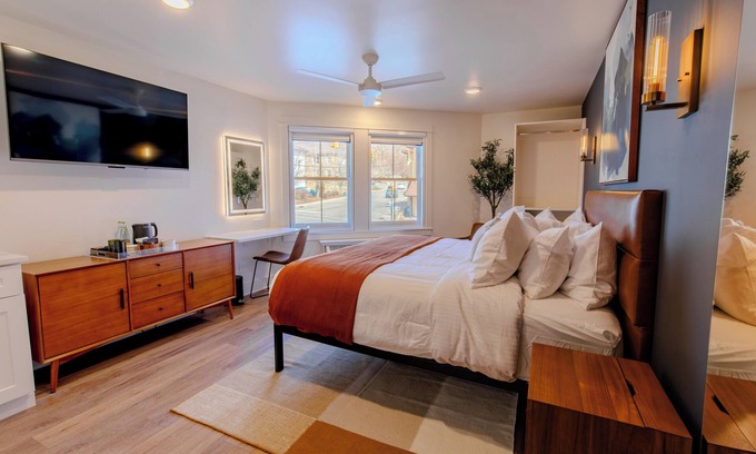 Boone Hotel | The 1850 Hotel