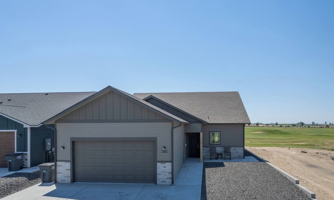 Moses Lake House | The 19th Green ~ A private lake house on Legacy Golf Course.