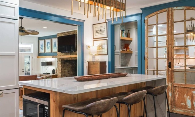 The Old Commons House | The '56 Downtown Retreat