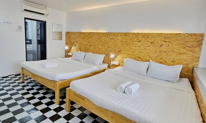 Historic George Town Hotel | The 60