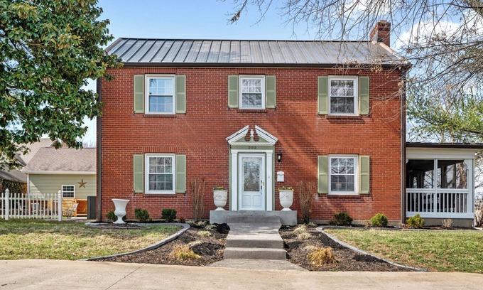 Hodgenville House | The Abraham - Historic house in Hodgenville