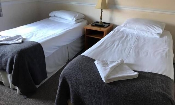 Bracknell House | The Admirals Inn Guest House