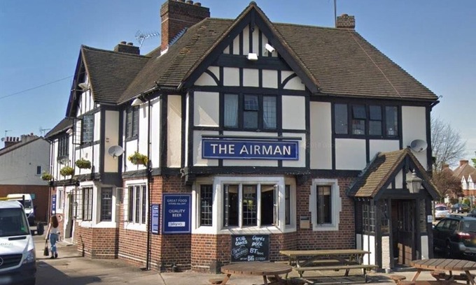 London Borough of Hounslow Bed & Breakfast | The Airman