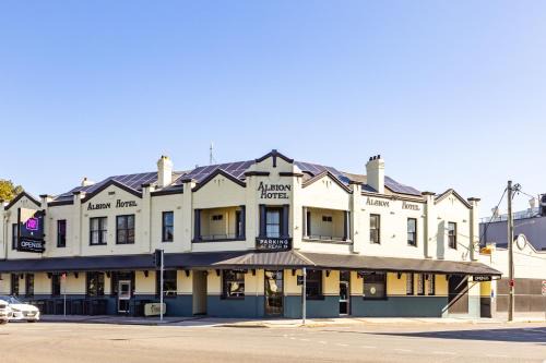 Wickham Hotel | The Albion Hotel